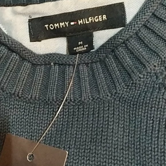 Tommy Hilfiger sweater NWT - Picture 3 of 3
